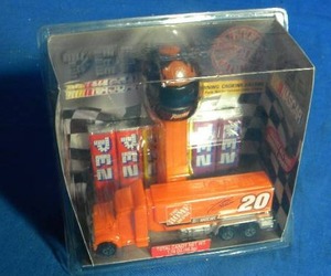 lot 198 image: PEZ NASCAR Jeff Gordon 24 Dupont Team Hauler Truck & Candy Dispenser Set 2006 F1