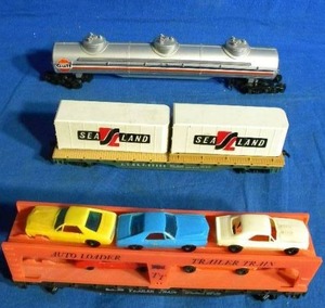 lot 203 image: VINTAGE TYCO HO Scale Frisco Auto Loader Trailer Train Car Carrier With 6 Cars and Flat Car 2 Sealand Containers  Gulf Oil Tank