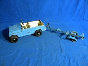 lot 209 image: Vintage 1970s TONKA Blue Jeepster Jeep w Boat Trailer Vintage Metal Toys