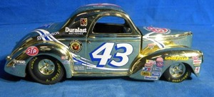 lot 264 image: Racing Champions Gold Chrome #41 Willys 124 Diecast Display