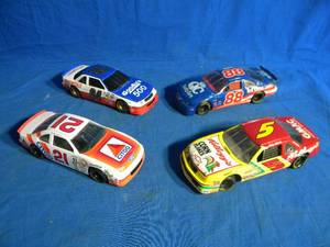 lot 266 image: Set of 4 Matchbox cars