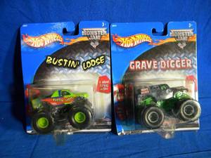 lot 286 image: Hot Wheels Monster Trucks Grave Digger & Bustin Loose