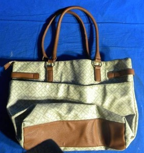 lot 293 image: Tommy Hilfiger Purse