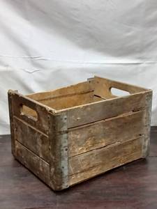 lot 21 image: Old PET Milk Co Crate