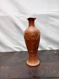lot 23 image: Asian Southwest Style Vase