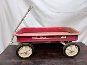 lot 44 image: Radio Flyer Wagon