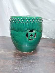 lot 50 image: Ceramic PlantstandRest