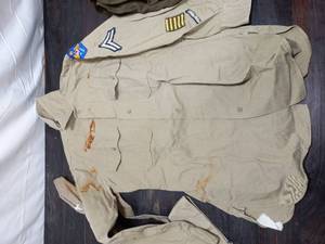 lot 52 image: Army Clothing