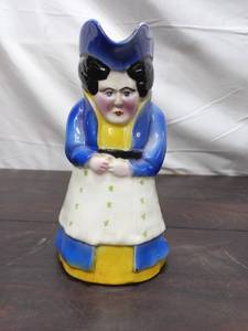 lot 53 image: Royal Art Pottery Pitcher