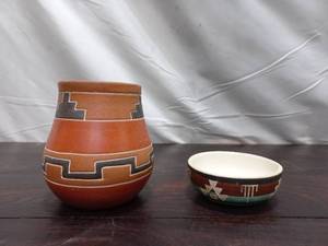 lot 54 image: Southwest Style Pottery  1