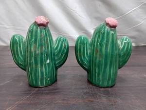 lot 79 image: Cactus SP Shakers