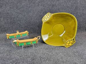 lot 70 image: California Pottery Dish - Mold 560 and Pair of Elite China Dishes