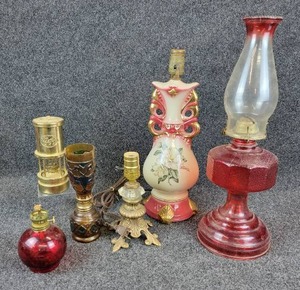 lot 131 image: Lot of (6) Vintage Lamps - 2 Electrical, 4 Kerosene - NO SHIPPING