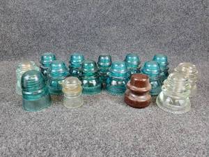 lot 136 image: Lot of 15 Vintage Insulators - Glass and Ceramic