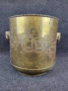 lot 138 image: Large Vintage Brass Planter with Handles