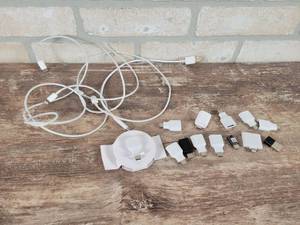 lot 123 image: Assorted USB Adapters and APPLE Cords