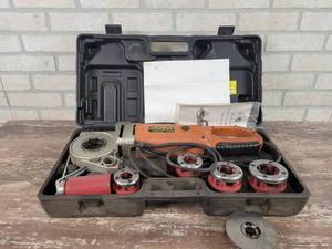 lot 27 image: CMT Portable Electric Pipe Threader, 110V 2000W - Includes (4) Dies 12, 34, 1 & 1-14  Custom Die