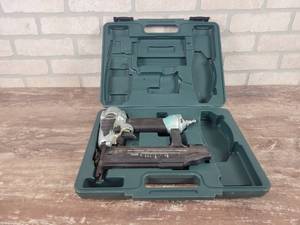 lot 217 image: HITACHI 2 18ga Pneumatic Brad Nailer in Case - Model NT 50AE2