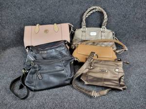 lot 149 image: Lot of (6) Handbags - Relic, Rosetti, Croft & Barrow, Anne Klein, and More