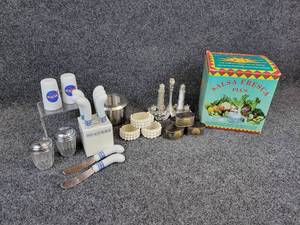 lot 154 image: Lot of Kitchen & Dining Room Accessories