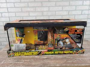 lot 254 image: Reptile Habitat - Has Damage - Overall Approx. 30 x 12 x 13 Tall - NO SHIPPING