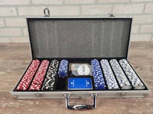 lot 275 image: Poker Chip Set and Cards in Aluminum Case (Case has Damage)