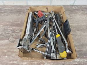 lot 311 image: Assorted Hand Tools