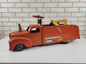lot 1 image: Early MARX Pressed Steel Ride On Fire Engine - 31 x 7 x 13 Tall