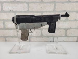 lot 15 image: Vintage MATTEL Toy Cap  Wind-up Gun - Approx. 13 Long