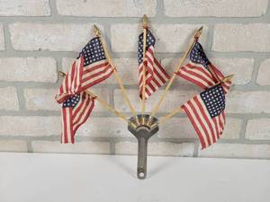 lot 16 image: Vintage 48-Star US Flag Patriotic Stand - Overall Approx. 13 x 13
