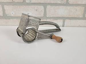 lot 29 image: Vintage MOULI GRATER Rotary Grater, Made in France