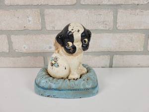 lot 35 image: Antique HUBLEY Cast Iron Pug on a Pillow Bank - Approx. 5.5 x 5.5 x 5