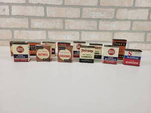 lot 46 image: (13) Vintage Spice Tins