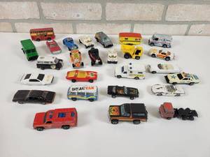 lot 59 image: (26) Vintage Hot Wheels, Matchbox, etc. Toy Cars