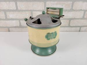 lot 72 image: Antique Tin Sunny Suzy Toy Wringer Washing Machine - Approx. 9 x 7 Diameter - Made By Wolverine Supply & Mfg. Co.