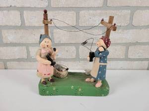 lot 82 image: Vintage Folk Art - 2 Ladies on Phones - Approx. 10 x 8.5 x 4