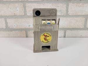 lot 87 image: Vintage Diecast Las Vegas, Nevada 10 Cent Slot Machine - Approx. 6 x 3.5 x 3