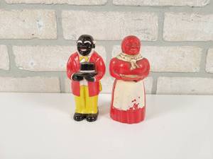 lot 118 image: Pair of Vintage Salt & Pepper Shakers - Approx. 5 Tall Each