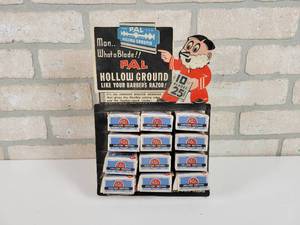 lot 128 image: Vintage PAL Razor Blade Store Display - Complete - Approx. 11 x 8
