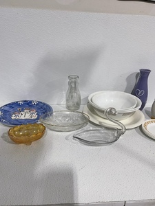 lot 23 image: Assorted Collectible Glassware