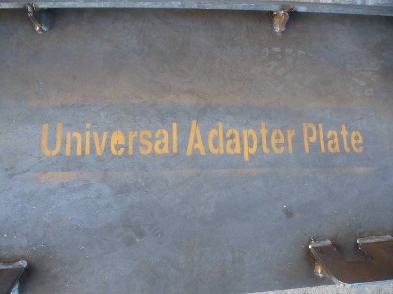 lot 28 image: Skid Steer Adapter Plate