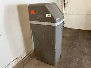 lot 101 image: Rheem Preferred 32,000 Grain Water Softener