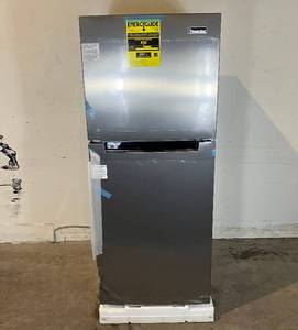 lot 109 image: Magic Chef 10.1 cu. ft. Top Freezer Refrigerator in Platinum Steel