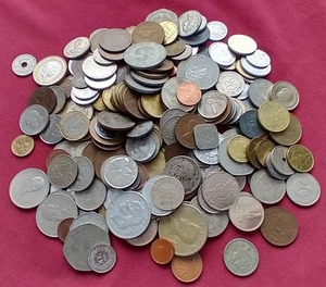 lot 10 image: Huge 2.5 Pound Lot of Foreign Coins