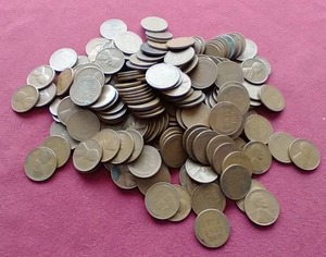 lot 26 image: 200 Wheat Pennies - 1930s, 40s and 50s