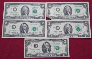 lot 39 image: (5) 1976 Series $2 Notes