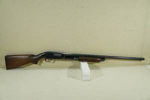 lot 17 image: Winchester Model 25 Pump Action 12 Gauge Shotgun