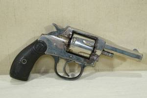 lot 41 image: Iver Johnson Model 1900 .32 Cal Revolver