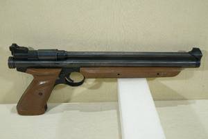 lot 57 image: Crosman American Classic 1377 .177 Pellet Pistol