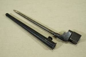 lot 64 image: Lee Enfield No 4 Mk II Spike Bayonet with Scabbard